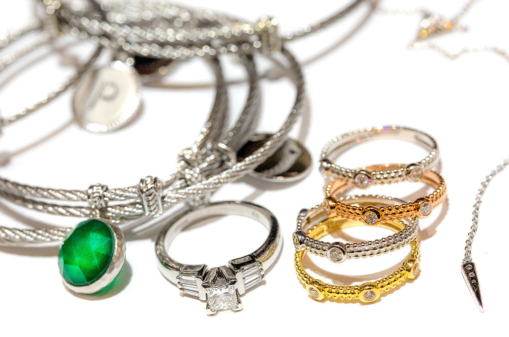 5 Tips on Saving Money When Shopping for Jewelry﻿